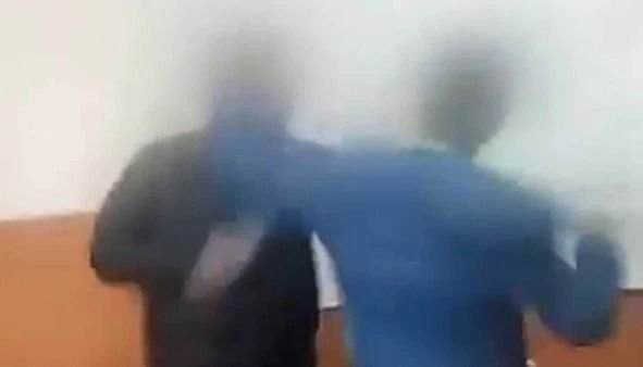 Un alumno golpeó a su profesor porque le sacó el celular Un alumno golpeó a su profesor porque le sacó el celular