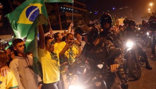 Bolsonaro arrasó en Brasil y queda con amplia ventaja para el balotaje con Haddad