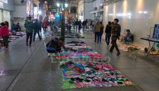 El paro de transporte perjudica a comercios y manteros