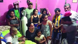 La mujer que pasó cocaína para pagar la quimioterapia de su hijo se reencontró con él