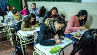Miles de alumnos pierden horas de clases por el paro