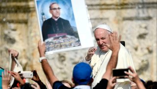 Es santo el arzobispo de El Salvador Oscar Romero