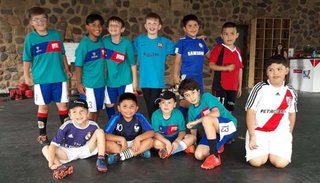 "Locos por el fútbol" y zumba en Ampuap