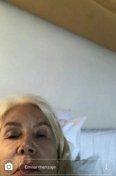 El descuido "antidiva" de Susana Giménez: sin maquillaje y tirada en la cama- El descuido "antidiva" de Susana Giménez: sin maquillaje y tirada en la cama
