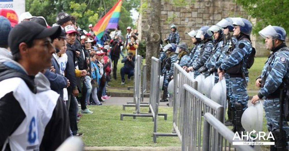 Masiva marcha en Mar del Plata contra la presencia de Macri y el Coloquio de IDEA