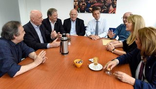 Tras la ruptura, Massa y Solá se acomodan