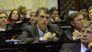 Kosiner votó positivo, tras cuestionar el proyecto