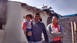 Sin bomberos ni ambulancia, una familia se salvó de milagro