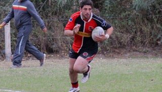Detienen a un rugbier por golpear con el cinto a su hija de 13 años