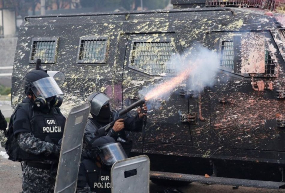 El presidente de Ecuador declaró el toque de queda y la militarización en Quito: mirá las fotos- El presidente de Ecuador declaró el toque de queda y la militarización en Quito: mirá las fotos