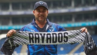 Mohamed tendrá su segundo ciclo como DT de Rayados de México