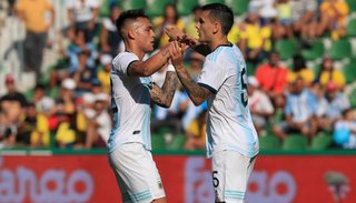 Paredes y Martínez se pelearon por patear un penal