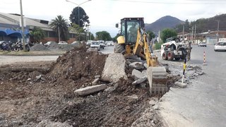 Reparan las avenidas Hipólito Yrigoyen y Tavella