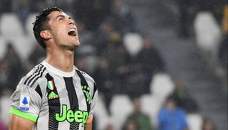 Agónico triunfo de Juventus ante Genoa para recuperar la cima