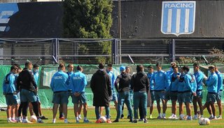 Milito: "Racing tiene con qué pelear en la Libertadores"