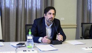 Trotta: "El ciclo lectivo se podrá extender hasta el 30 de abril" para últimos años de secundario