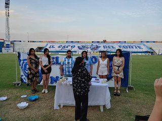 Sellaron  su amor con un casamiento en el estadio 23 de Agosto