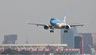 Aerolíneas Argentinas advierte que sus vuelos pueden sufrir reprogramaciones