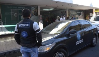 Revuelo en el centro: investigadores del CIF retiran documentación de las oficinas del IPS