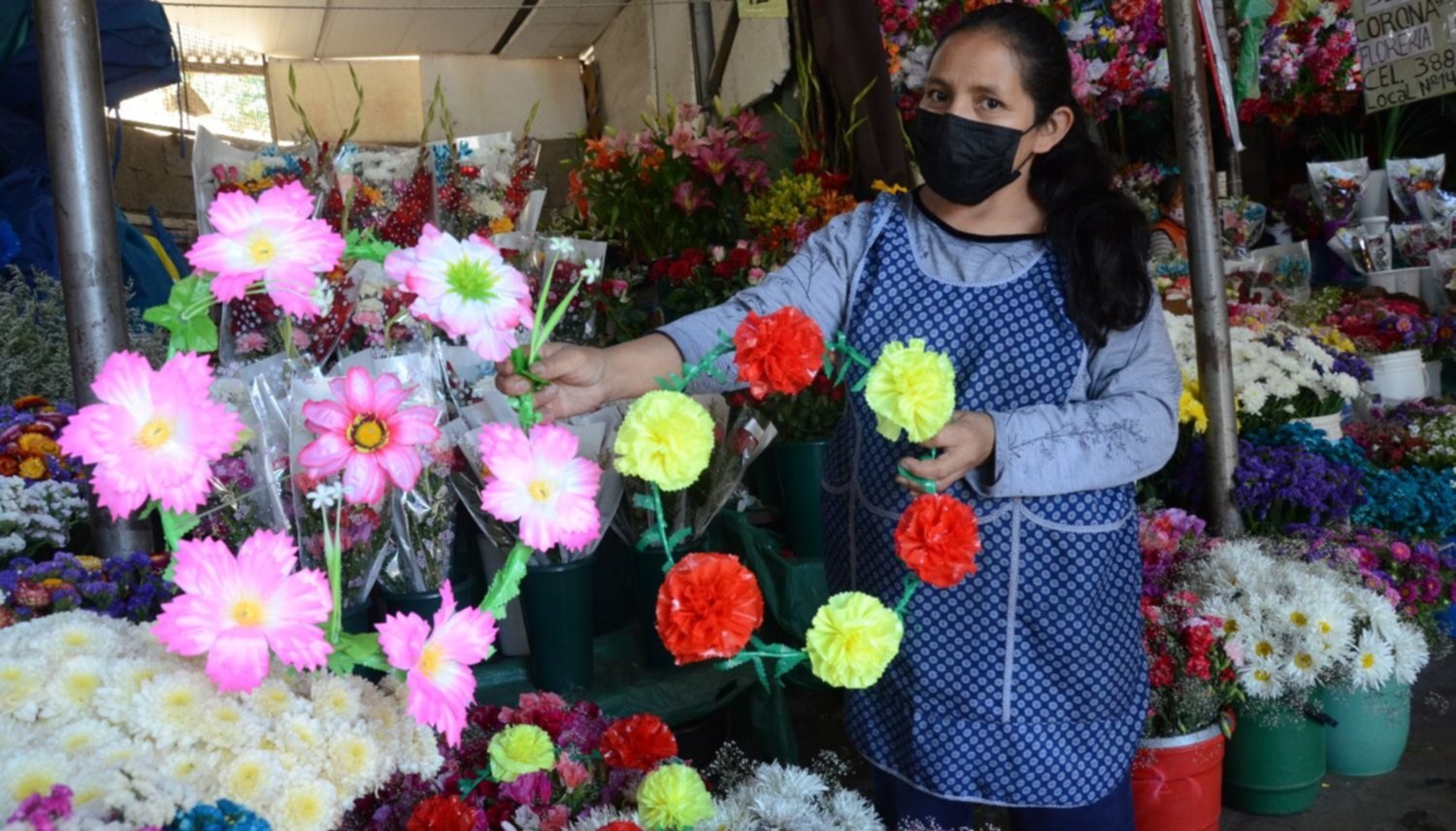 Vendedores del Paseo de las Flores esperan repuntar ventas