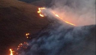 Continúan los incendios en cerros de la zona de Amblayo y hay temor de los lugareños