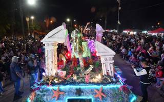 Convocante desfile de carrozas en la ciudad de Palpalá