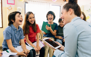 Telecom pone a disposición de los docentes de todo el país capacitaciones gratuitas.