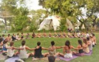 Compartiendo yoga, meditación y alimentación vegetariana