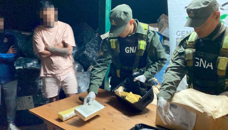 Hallaron más 35 kilos de cocaína en encomiendas que viajaban desde Salta a Córdoba y Buenos Aires - Hallaron más 35 kilos de cocaína en encomiendas que viajaban desde Salta a Córdoba y Buenos Aires