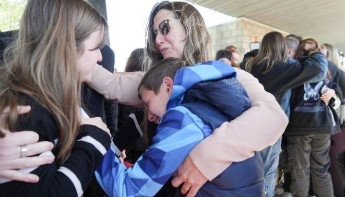 El emotivo reencuentro de los argentinos evacuados de Israel con sus  familias