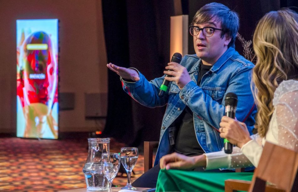 "Desde hace mucho tiempo, nuestra especie usa tecnología"- "Desde hace mucho tiempo, nuestra especie usa tecnología"