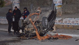 Se salvaron de milagro luego de caer del puente