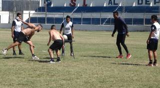 Talleres avanza firme