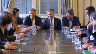 Nación presionará para que las provincias bajen el gasto y los impuestos