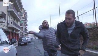 VIDEO: La brutal golpiza que un mafioso le propinó a un periodista de la RAI