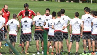 Gallardo probó con de la Cruz y Auzqui de titulares, con sorpresa incluida