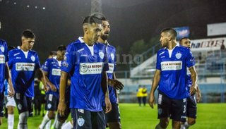 En Gimnasia, Ibarlucea, por el expulsado Zuvinikar