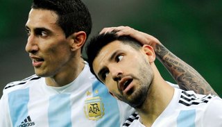 El Kun Agüero se desmayó en el entretiempo y quedó en observación