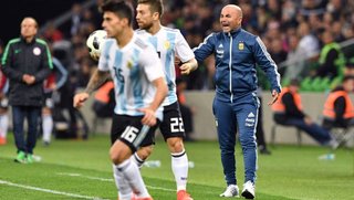 Sampaoli: “Es difícil de explicar, era para cuatro goles de diferencia en el primer tiempo”