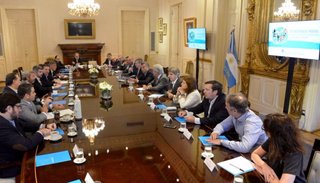 El presidente pidió a sus ministros ser el "ejemplo"