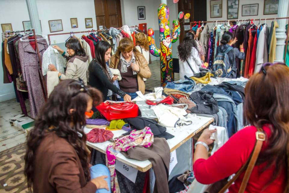 Venta de garaje en la Fundación Roberto Romero