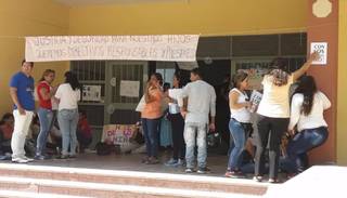 VIDEO: padres tomaron escuela