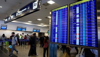 Protesta por despidos: decenas de vuelos de Aerolíneas cancelados