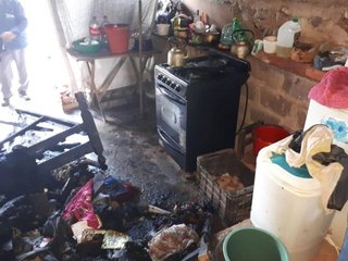 Una vela provocó el incendio de una vivienda