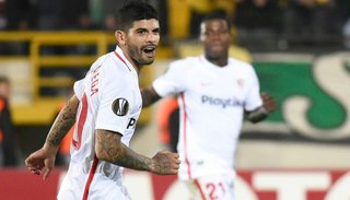Banega le dio el triunfo al Sevilla en Turquía