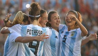 Argentina goleó a Panamá 4 a 0 y se acerca al Mundial de Francia 2019
