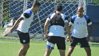 El decano no quiere alejarse de la parte alta
