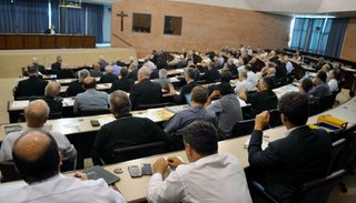 La Iglesia pidió iniciar una "quita gradual" de los aportes del Estado nacional