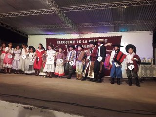 Eligieron a la paisanita y al niño coplero