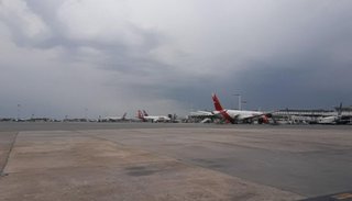 Demoras y desvío de vuelos en Ezeiza y Aeroparque por una fuerte tormenta